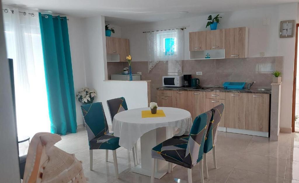 Apartament Mestral *